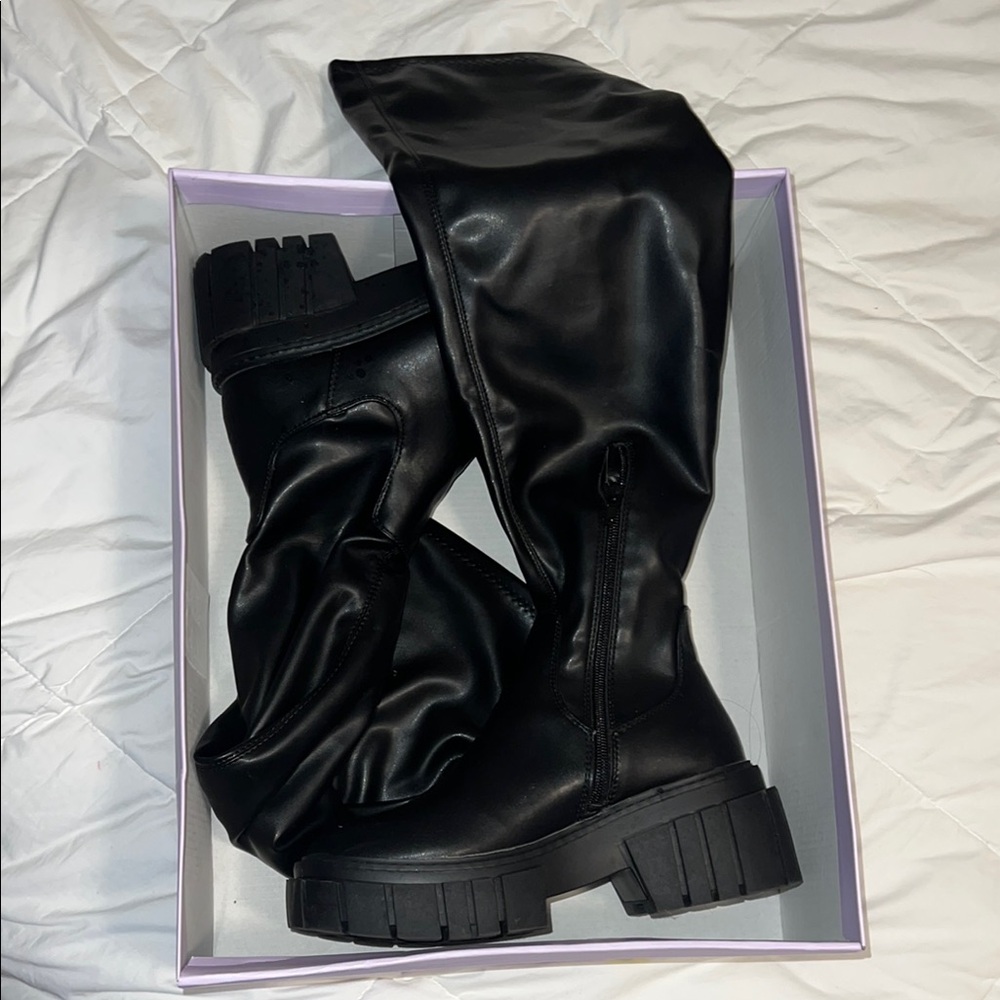 Black Knee-High Women's Boots